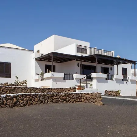 Valiente Villa Tias