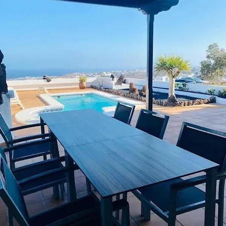Villa Valiente Tias